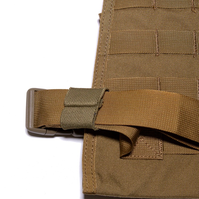 ���������ʢ� BLACKHAWK 37CL33CT STRIKE PLATE CARRIER �ڥ֥�å��ۡ��� 37CL33CT ���ȥ饤���ץ졼�ȥ���ꥢ�ۥߥ꥿�꡼ ���Х��Х륲���� ����ꥢ �ϡ��ͥ� ���衼�� ���� �֥�å��ۡ��� 37CL33CT Ÿ���� 30%����