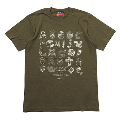 TYPOGRAPHY OF EVA index T-Shirt (OLIVE×NATURAL)