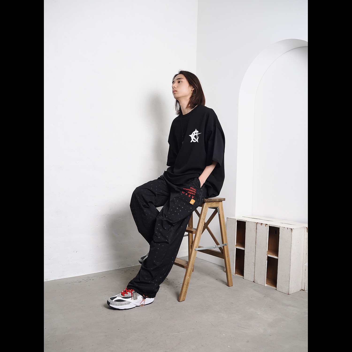 CIRCLE EVA Knit T-ShirtBLACK