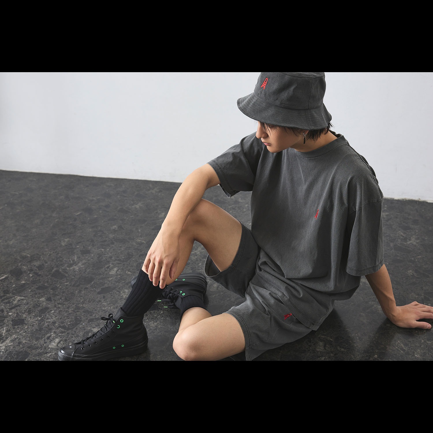 RADIO EVA ICON PIGMENT T-Shirt (CHARCOAL)