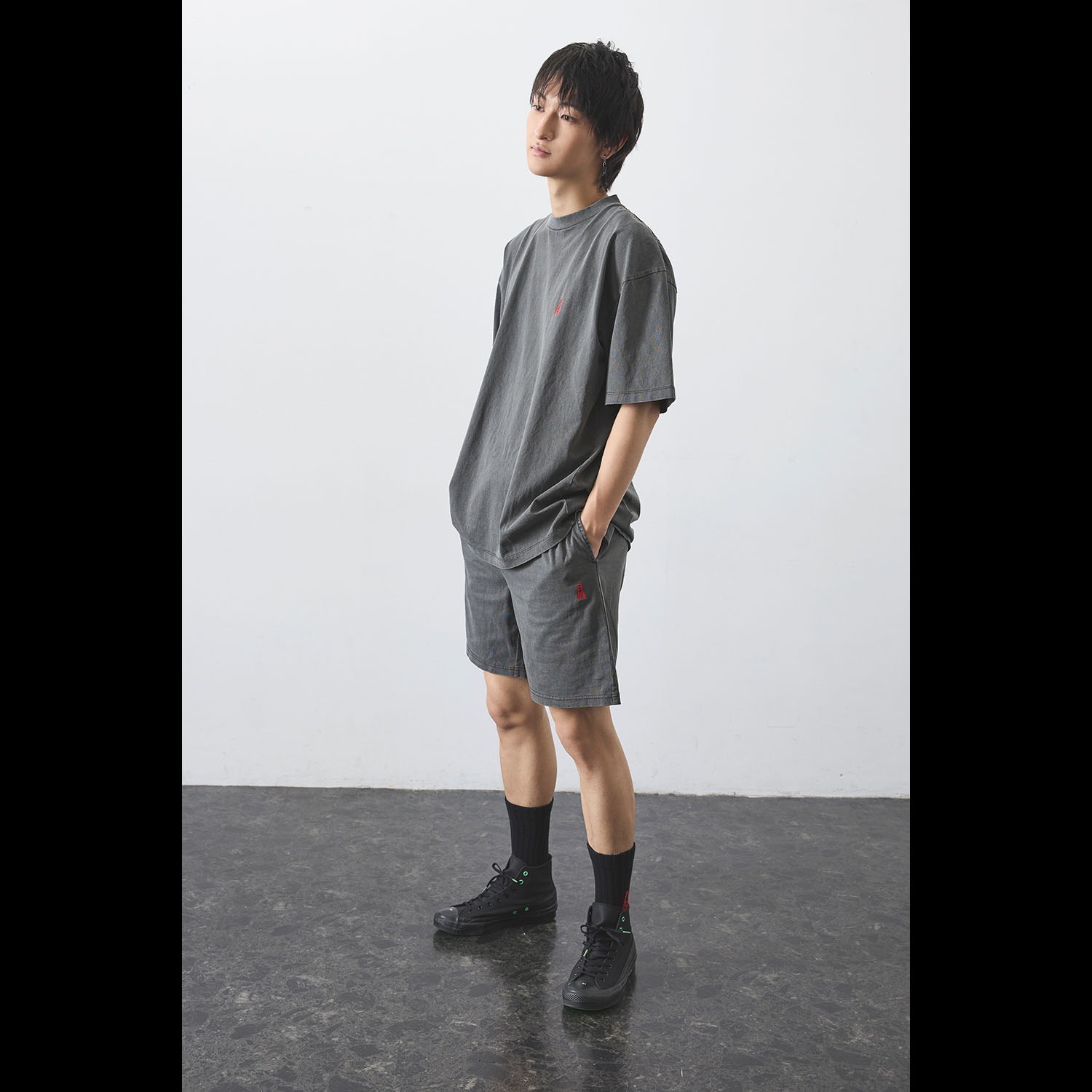 RADIO EVA ICON PIGMENT T-Shirt (CHARCOAL)