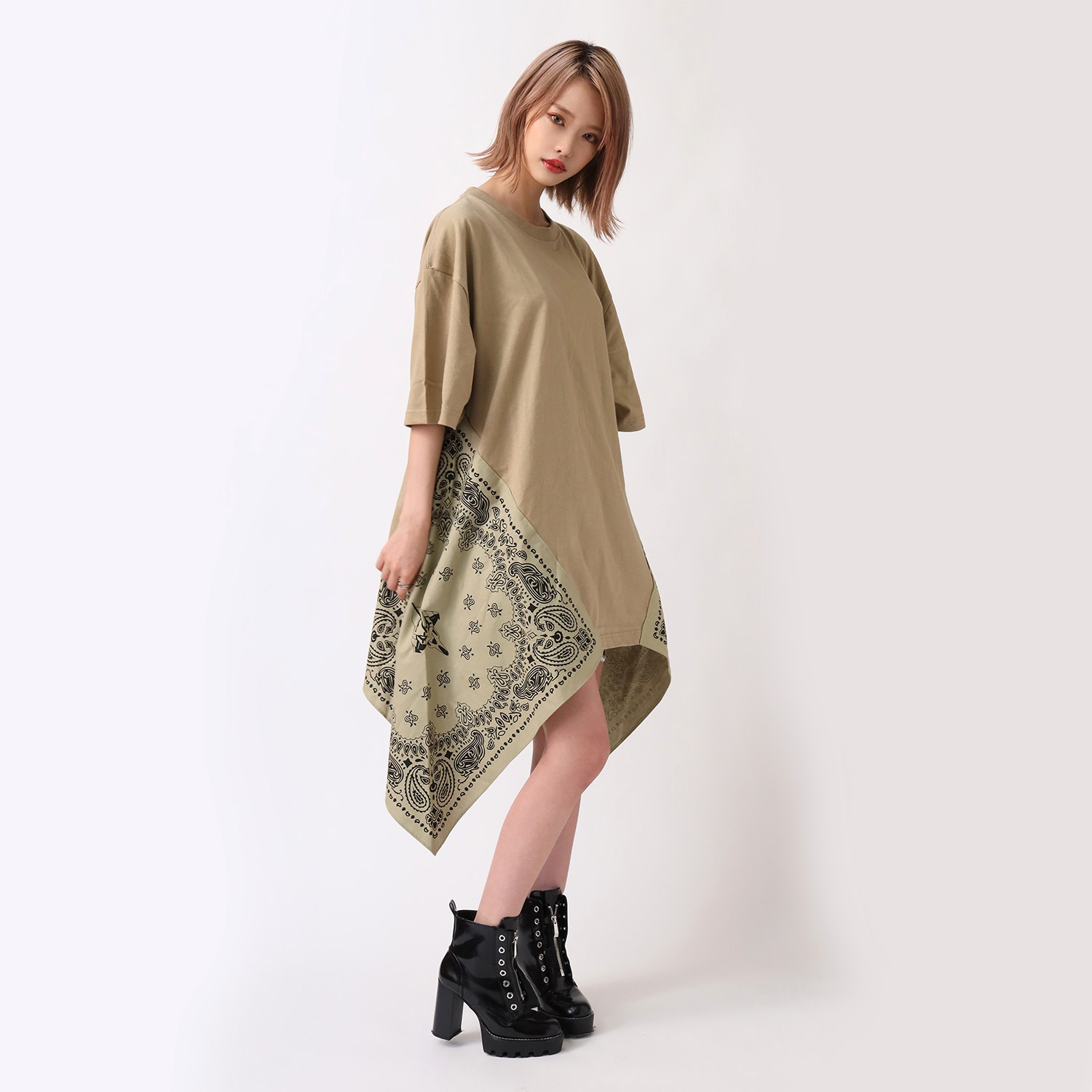 EVA-01 PAISLEYS BANDANNA BIG T-Shirt (SAND KHAKI)