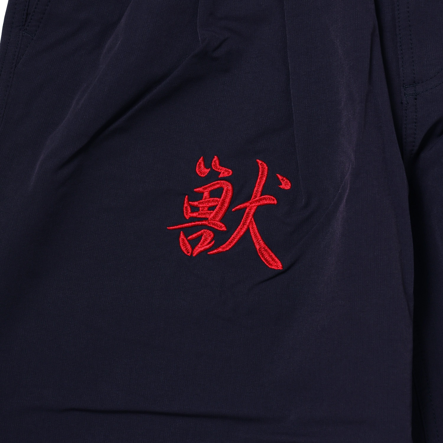 THE BEAST EMBROIDERY Tapered Pants（NAVY）