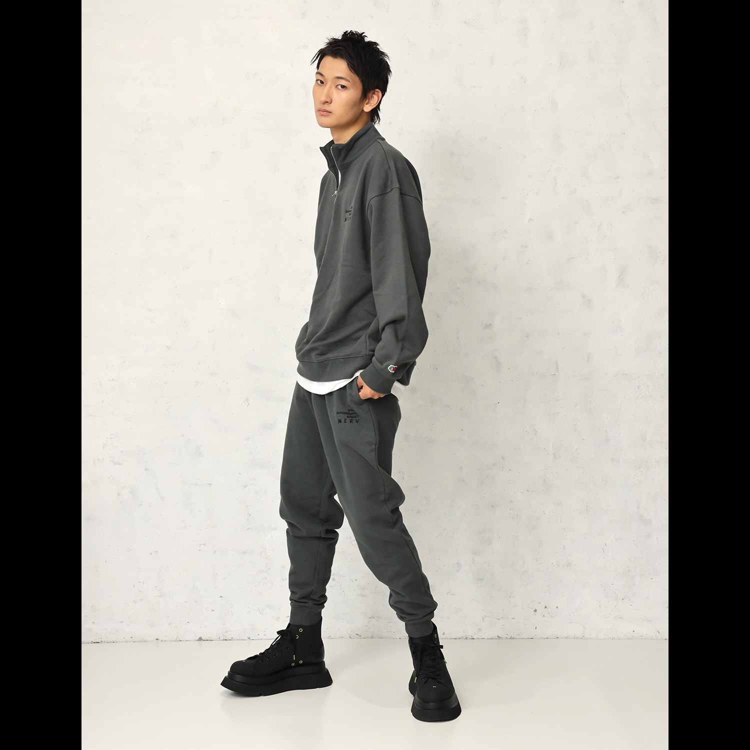 NERV Embroidery Half Zip Sweat  by FRUIT OF THE LOOM (CHARCOAL)