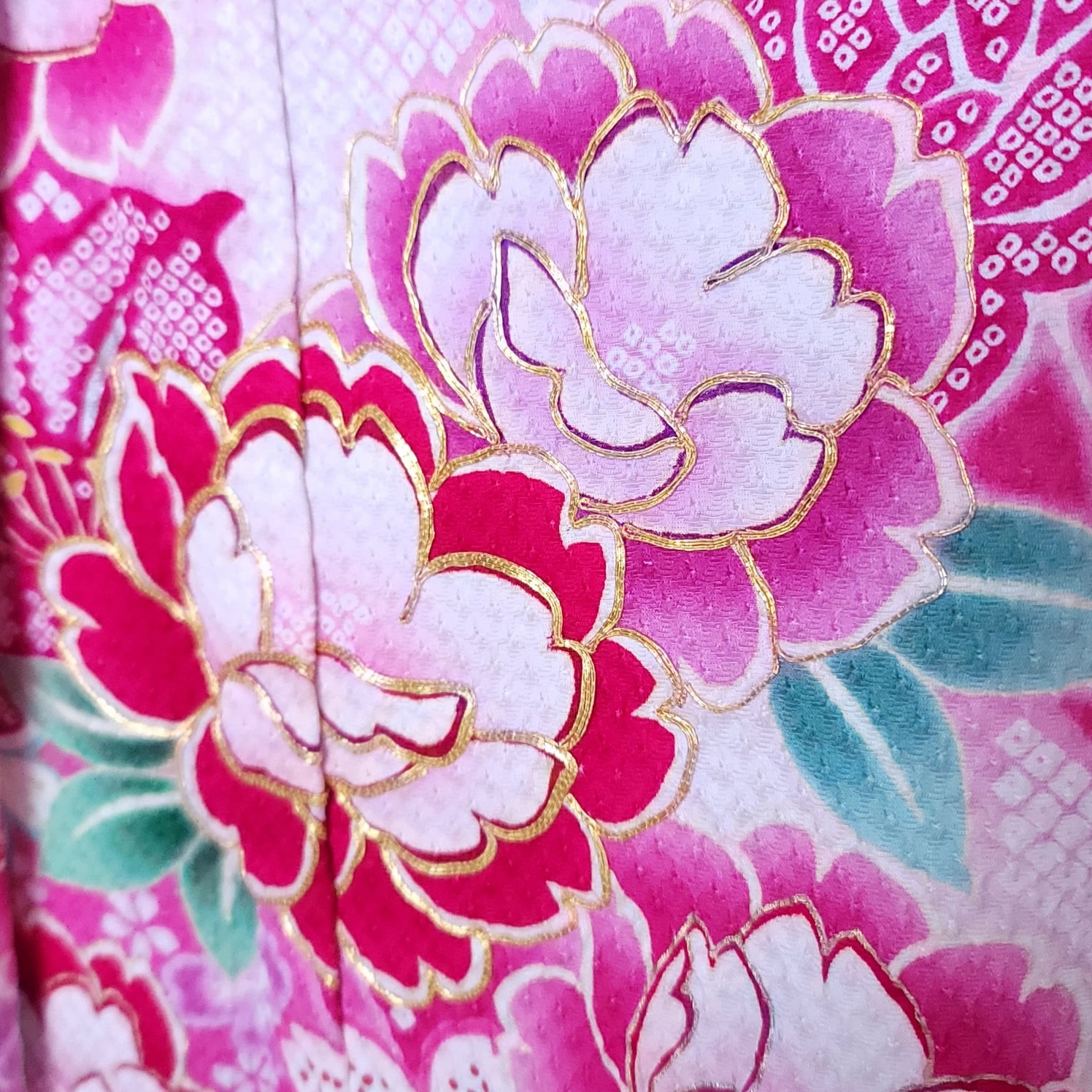 【新品】正絹　ペット用　着物　大振袖　おひきずり　サイズM〜Ｌ ペット用着物オンリーワンお引きずり大振袖ー花々絞り模様 | お