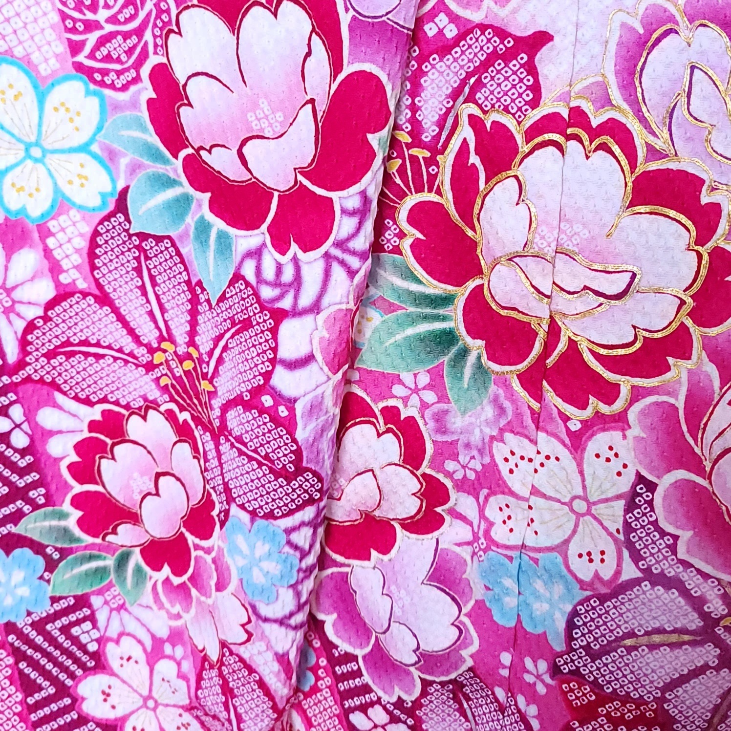 【新品】正絹　ペット用　着物　大振袖　おひきずり　サイズM〜Ｌ 咲楽-sakura-犬服のペットの着物（帯電防止裏地）大振袖お