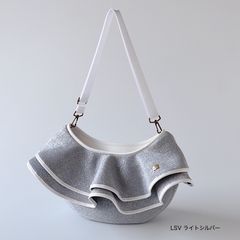 美品　Rapture ティアードクロスボディバッグ　ショルダーバッグ　シルバー 美品 Rapture ティアードクロスボディバッグ ショルダーバッグ