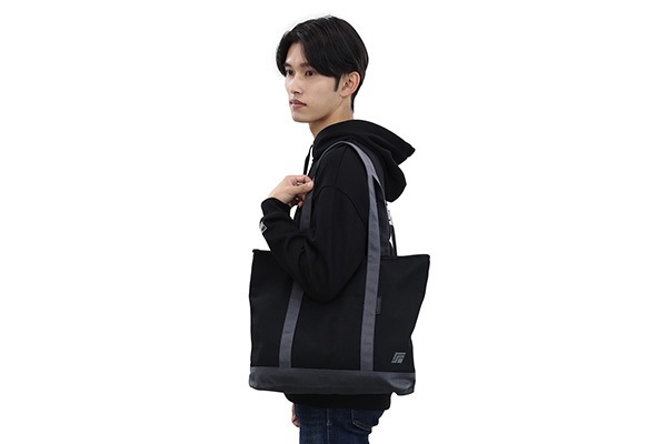 ZIP TOTE BAG BLACK
