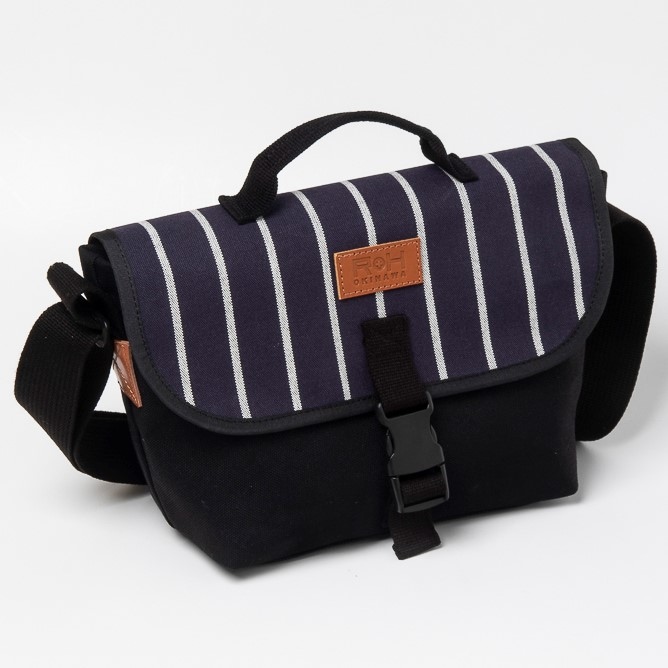 美品✨ クルーツ　キャンバス　メッセンジャーバッグ　ハンティングバッグ　ネイビー 美品✨ クルーツ キャンバス メッセンジャーバッグ ハンティング