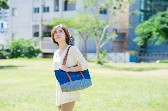 kitta 草木染め　琉球藍染と福木　帆布　ショルダーバック kitta 草木染め 琉球藍染と福木 帆布 ショルダーバック kitta