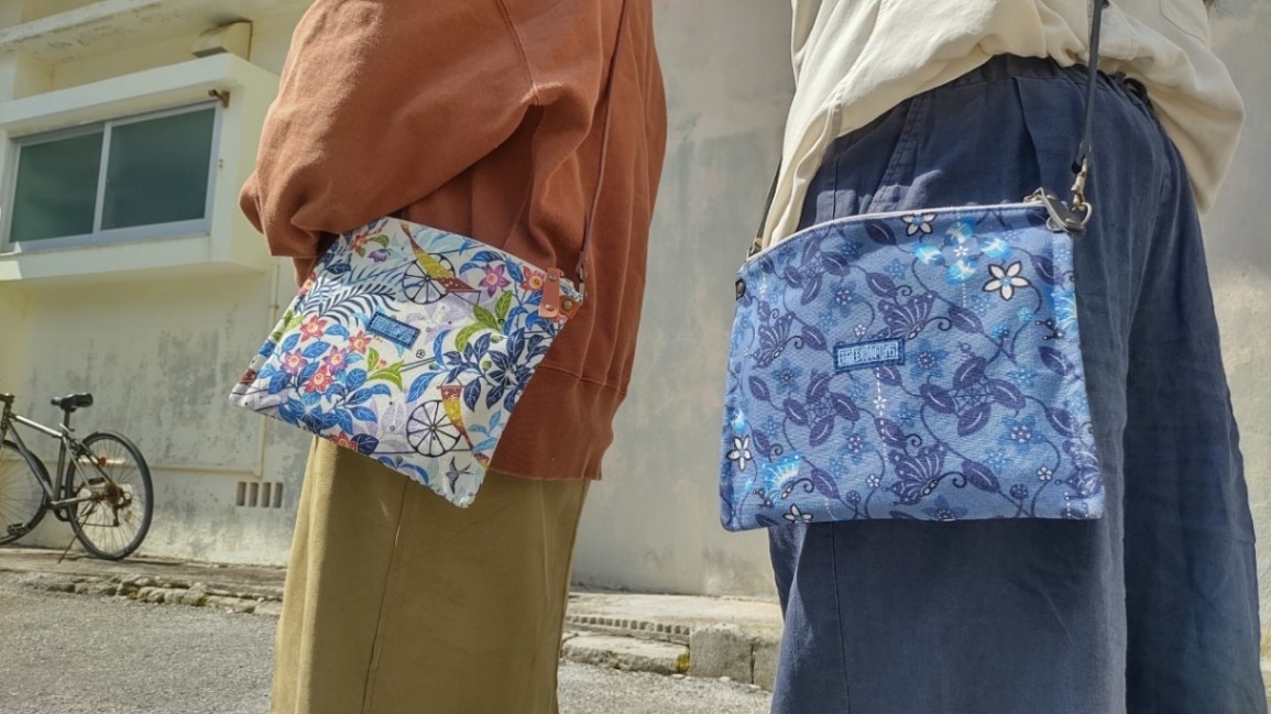 優香さんのアートサコッシュ / 紅型ストライプ | BAG,POUCH | 琉球帆布