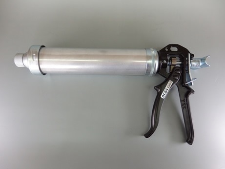 らくらく450B （2液型シーリング材専用コーキングガン） 山本