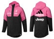 世界市場独占！22/23後期・2023年 ユベントス・オフィシャル選手同様の JEEP ・ Allianz ・ Adidas ロゴのフルスポンサー付き・スタジアム・ウィンター ダウン ハーフジャケット