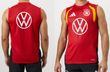 世界市場独占！W杯2026年 ドイツ代表・オフィシャル選手同様の胸・背中フルスポンサー フォルクスワーゲンロゴ 付き・ スリーブレス プラクティスシャツ：レッドカラー(スペインから送料無料)
