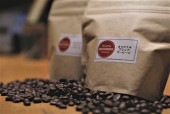 『お家で至福の一杯を!!』 2019年、2021年に日本一になった当店在籍のバリスタ日本チャンピオンがこだわって監修したオリジナルブレンドコーヒー豆