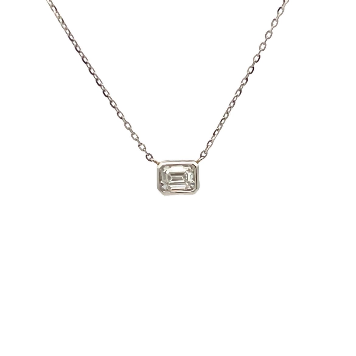 Pt900 ダイヤエメラルドカットネックレス