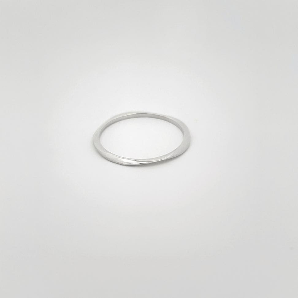 PT900地金ひねりリング