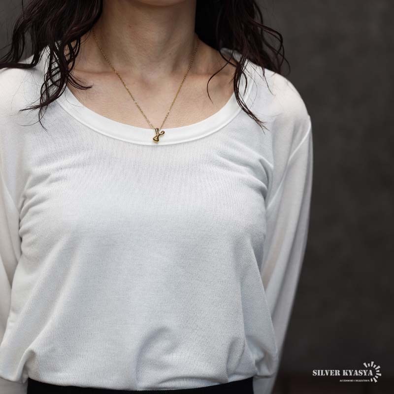 ステンレス ぷっくり小ぶりが可愛いイニシャルネックレス