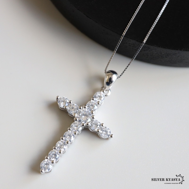 シルバー925 ストーンの輝きが魅力的なクロスネックレス 【ミディアム