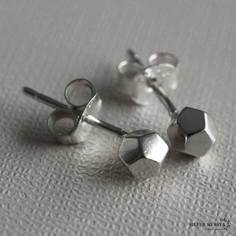 Burberry六角形クリスタルピアス(両耳用)