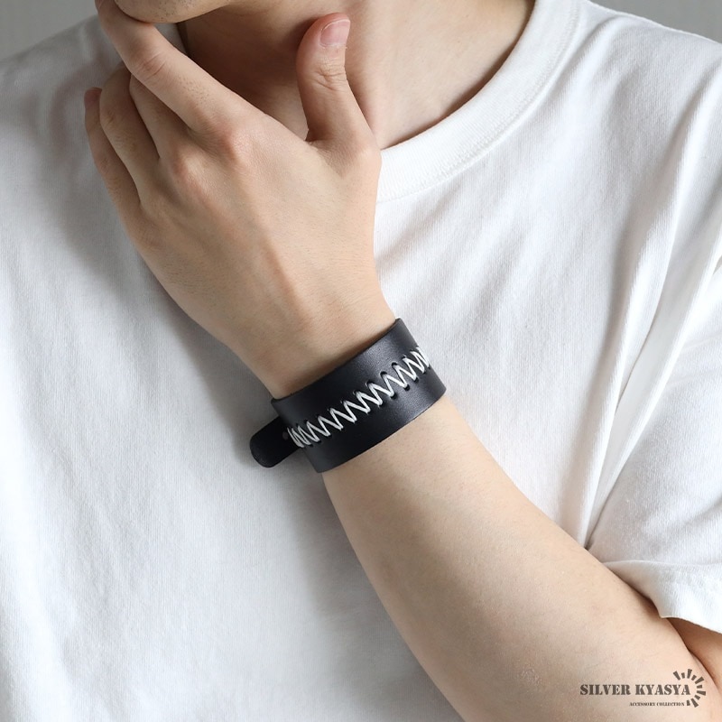 レザー　クロスボーン　バングル　ハンドメイド レザーブレスレット LEATHER BRACELET ( ネイティブ系コンチョ