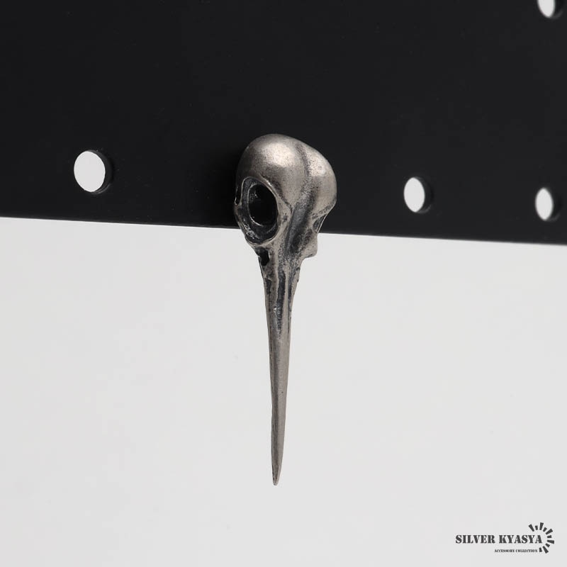 シルバー925 ハチドリの頭蓋骨モチーフをリアルに表現したピアス