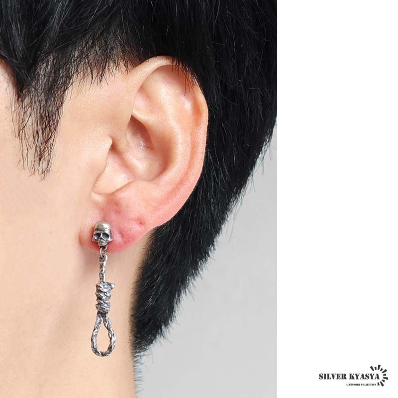 シルバー925 ドクロが絞首縄をくわえたデザインがゴシックなピアス