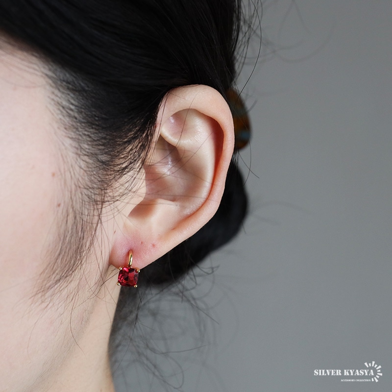 シルバー925 カラーが選べる つり下がり風の一粒ストーンピアス