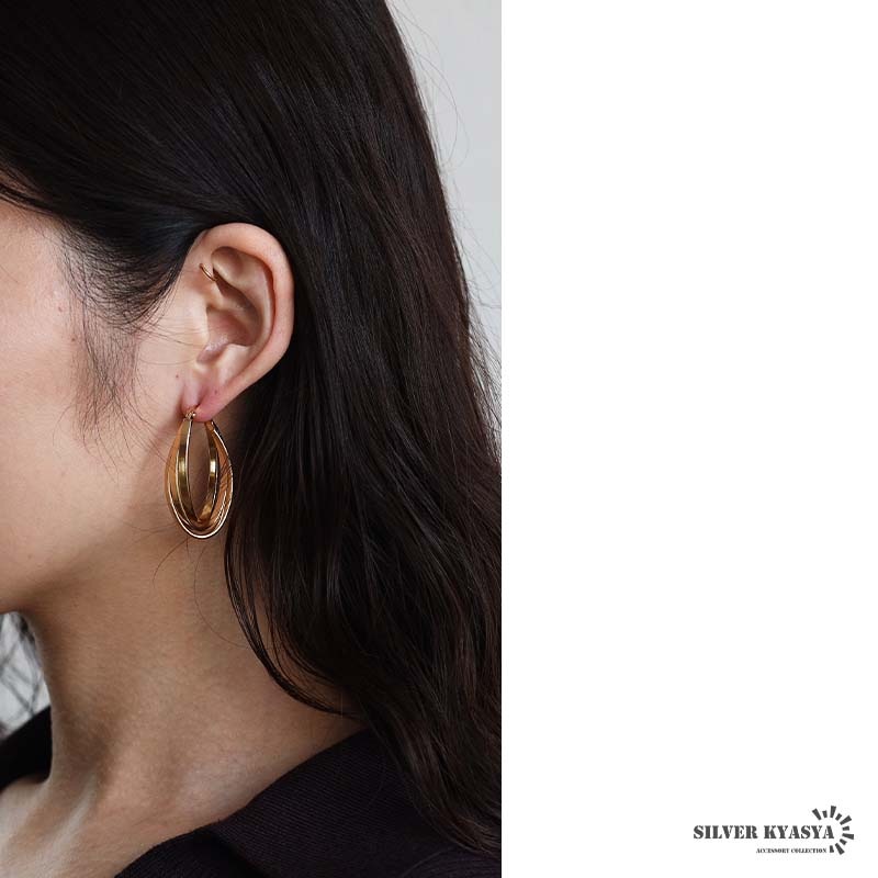 【新品】ロックピアス　フープピアス　3点 ステンレス メタリックな3連ラインにひねりを加えたフープピアス。2色