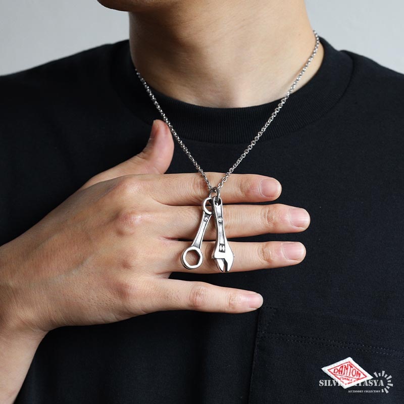 ステンレス スパナ&レンチをモチーフにデザインしたネックレス。 [n130