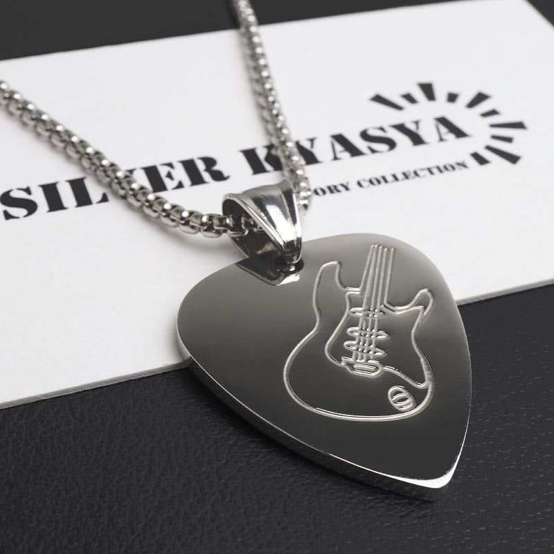 ステンレス ギターピックをモチーフにデザインしたネックレス。 [n314