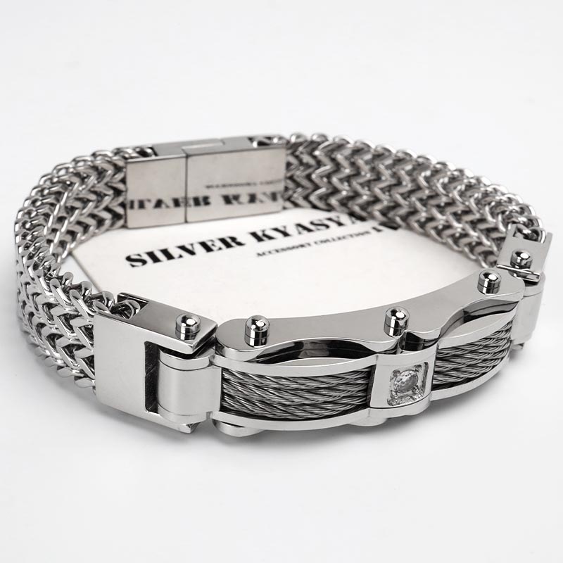 ステンレス重厚感たっぷりのチェーンベルトブレスレット