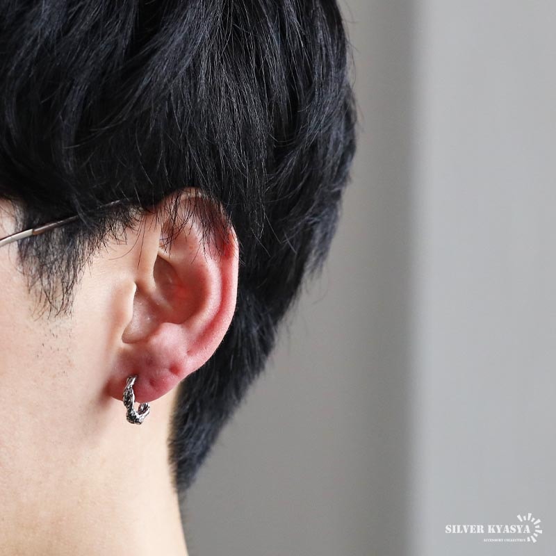 ステンレス製 ツイストピアス 槌目 [e419] | スタイルで探す,ゴシック