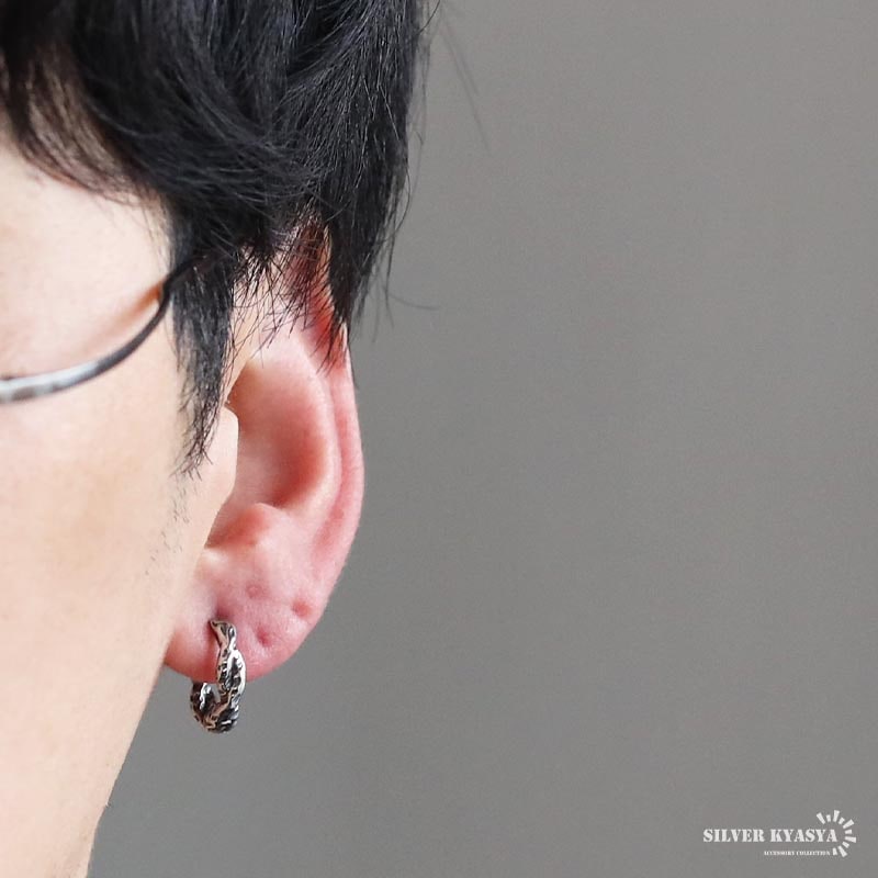 ステンレス製 ツイストピアス 槌目 [e419] | スタイルで探す,ゴシック