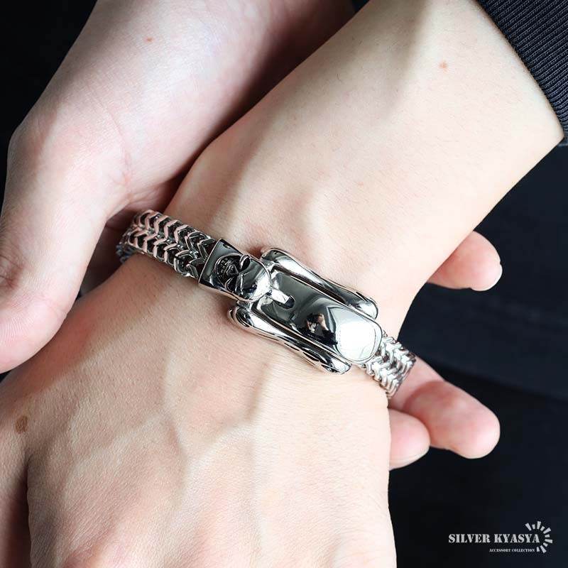 ステンレス スカルモチーフがアクセントのベルト風チェーン