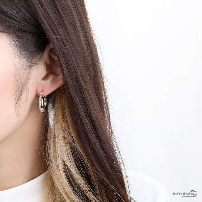 完売しました。。。。。。。。✨シンプル✨幅広✨中折れ フープピアス  