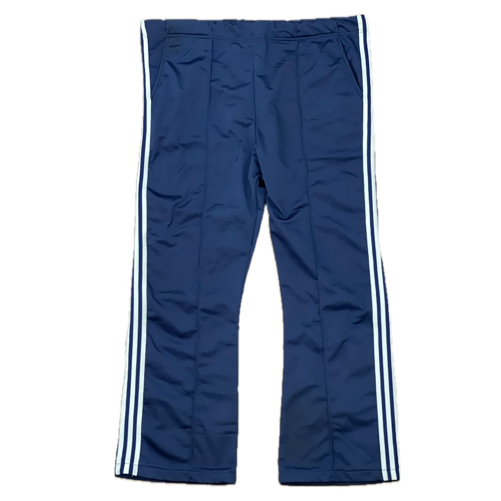 “adidas FLARE TRCK  PANTS“