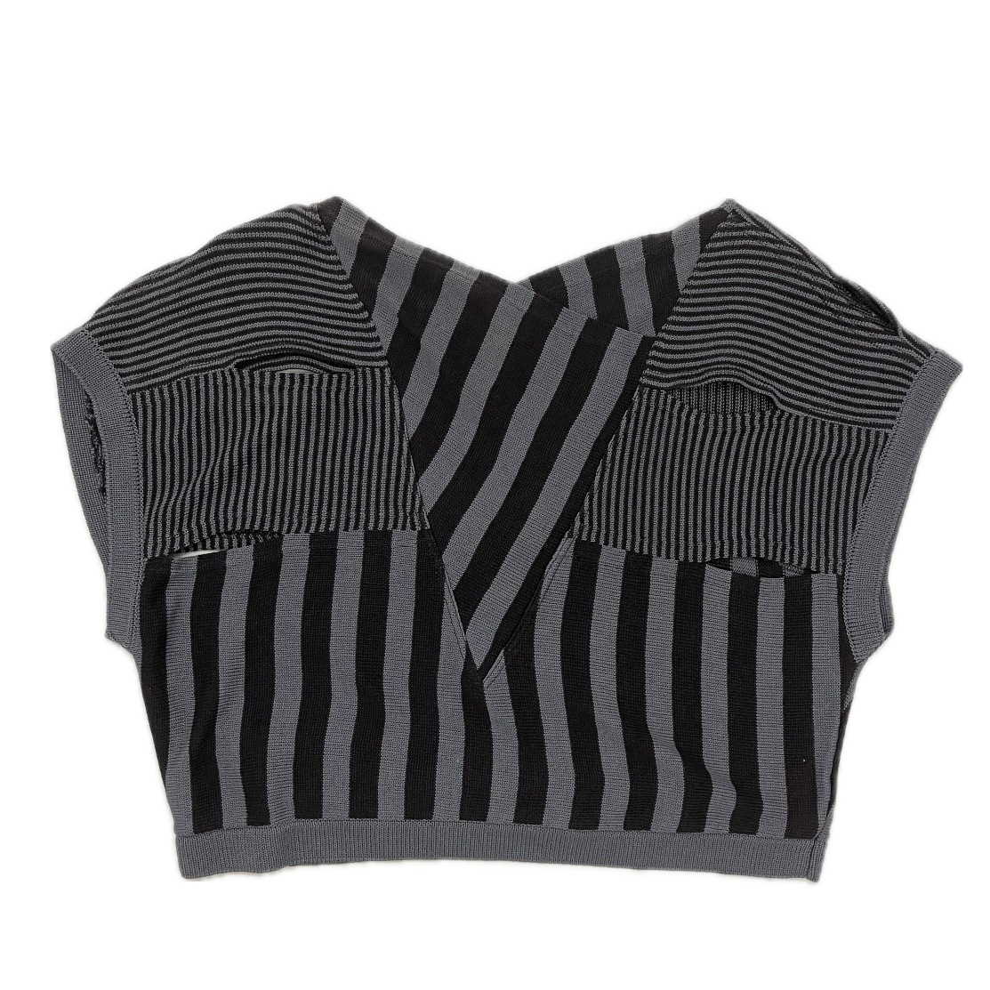 “STRIPE DEFORMATION VEST“