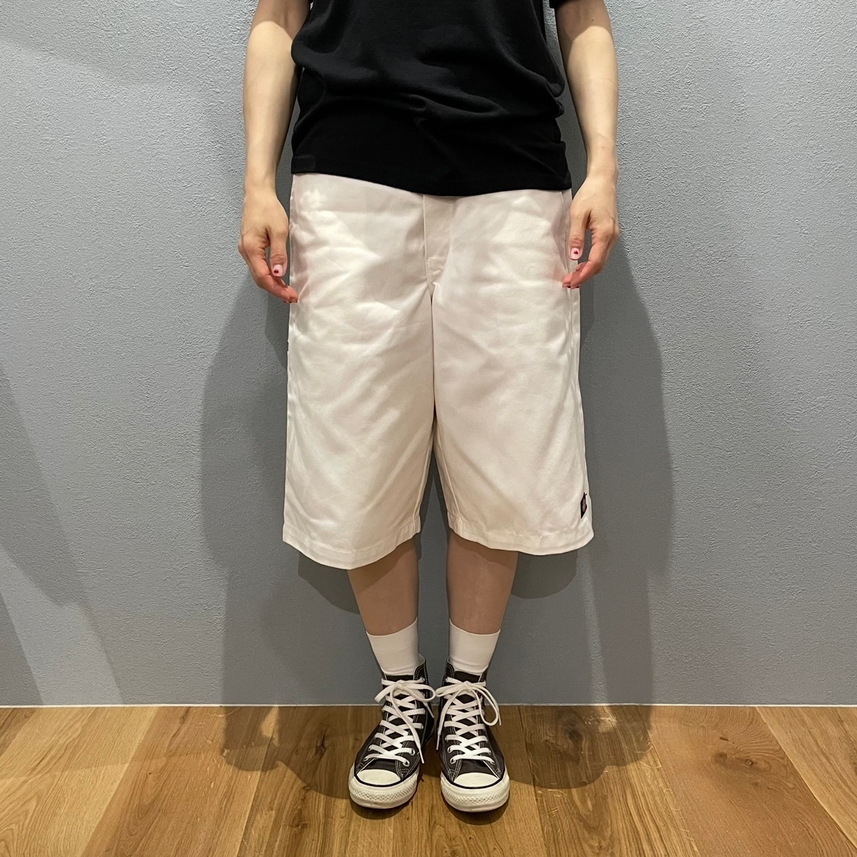 “Dickies Loose Fit” WHITE SHORT PANTS