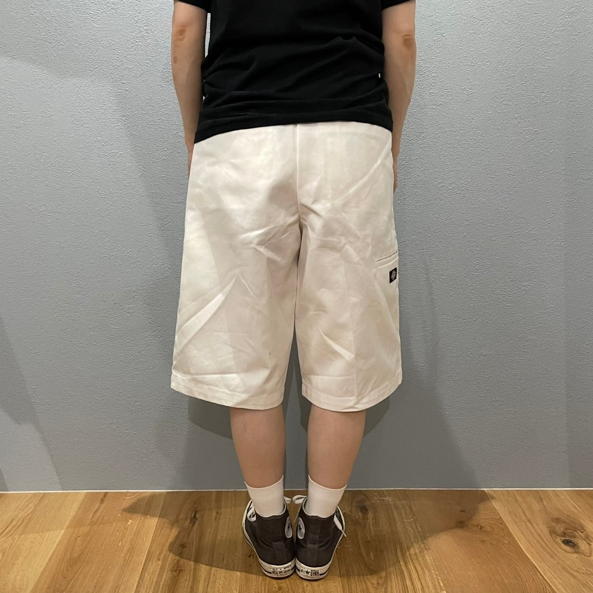 “Dickies Loose Fit” WHITE SHORT PANTS