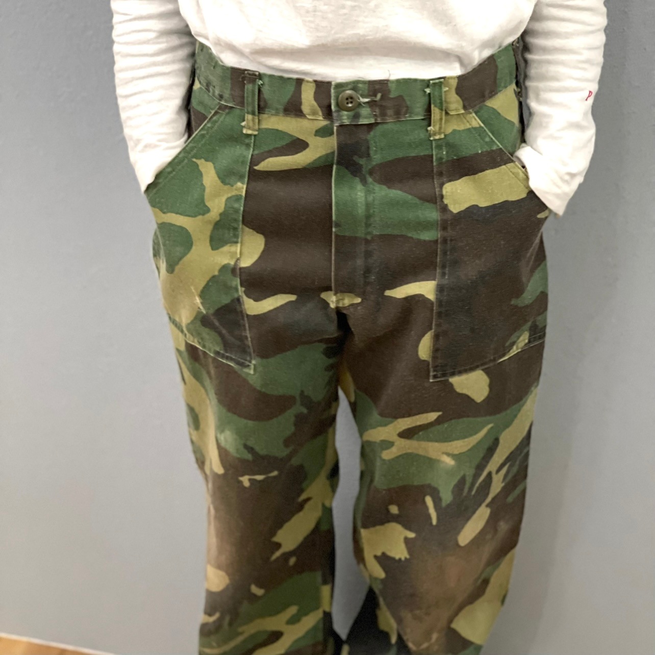 “GRUNGE CAMOUFLAGE  PANTS“