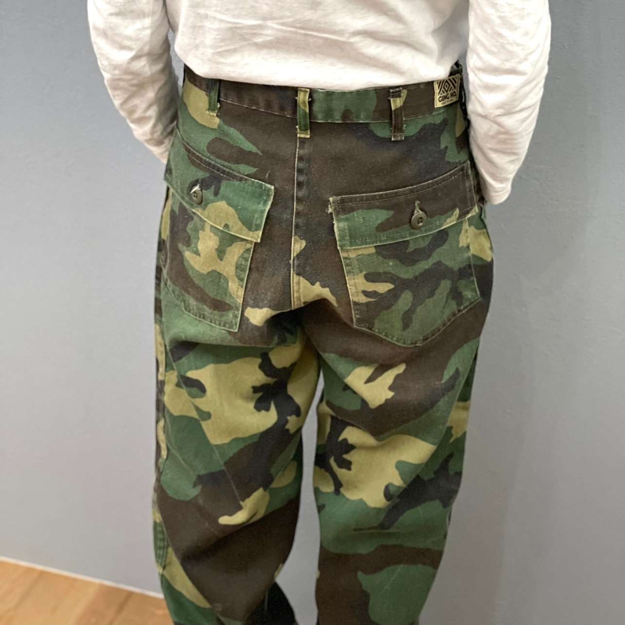 “GRUNGE CAMOUFLAGE  PANTS“