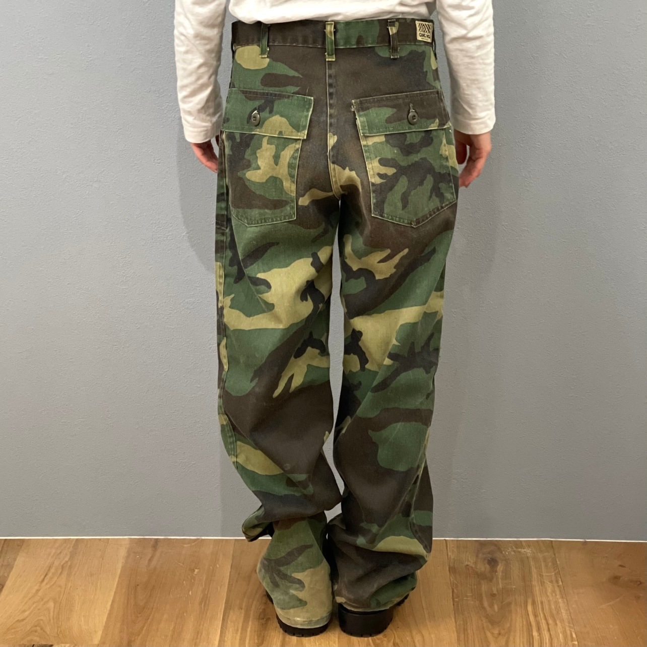 “GRUNGE CAMOUFLAGE  PANTS“