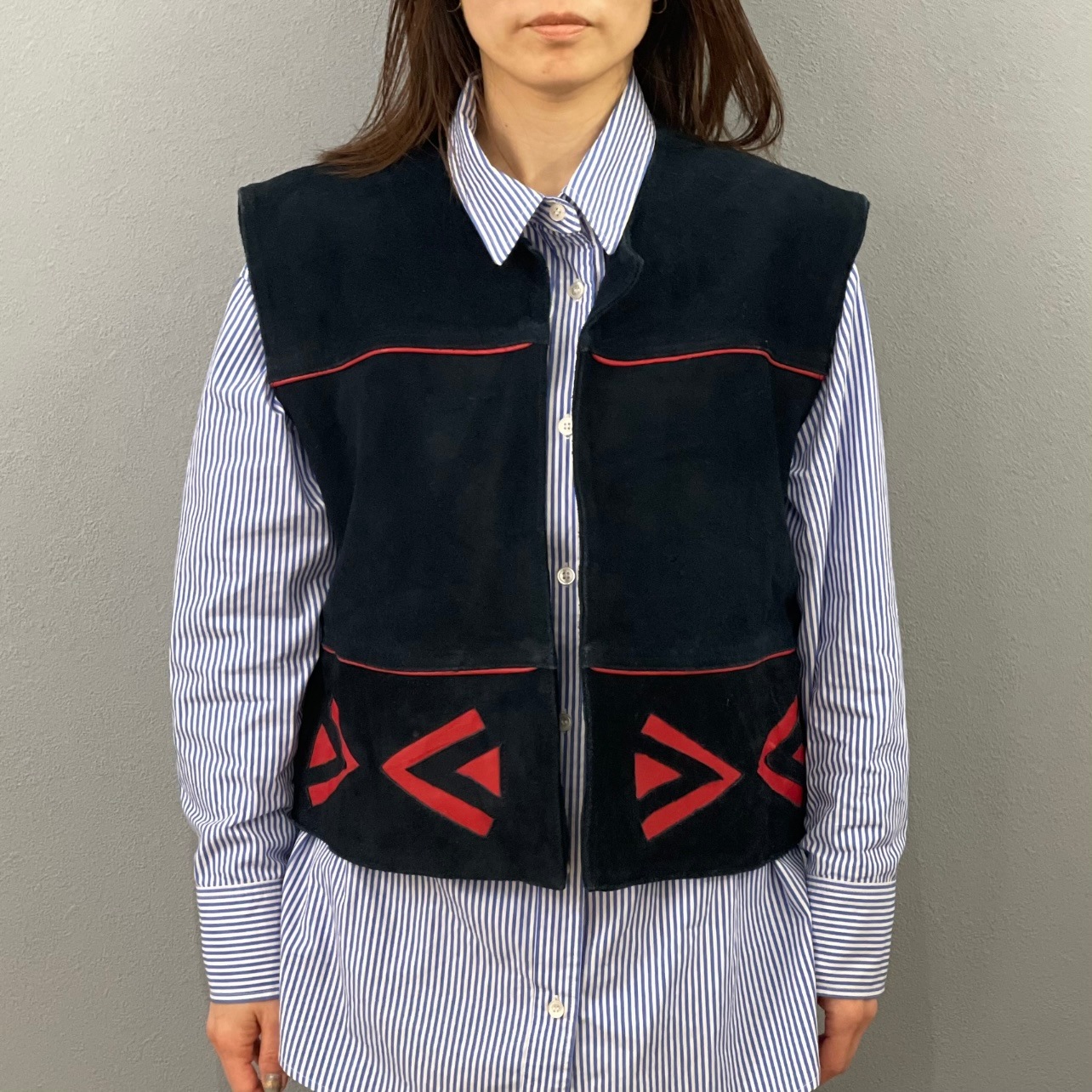 “GEOMETRY SUEDE VEST“