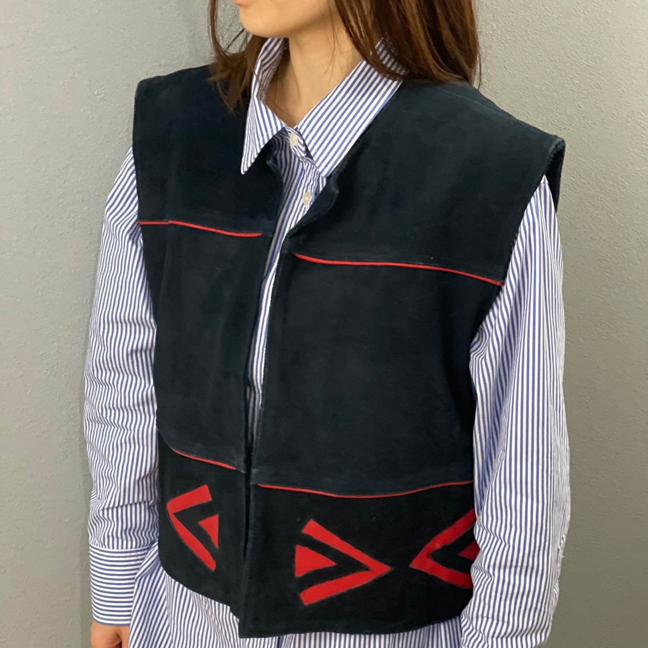 “GEOMETRY SUEDE VEST“