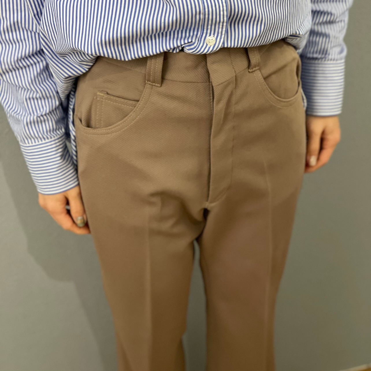 “STRETCH FLARE SLACKS“