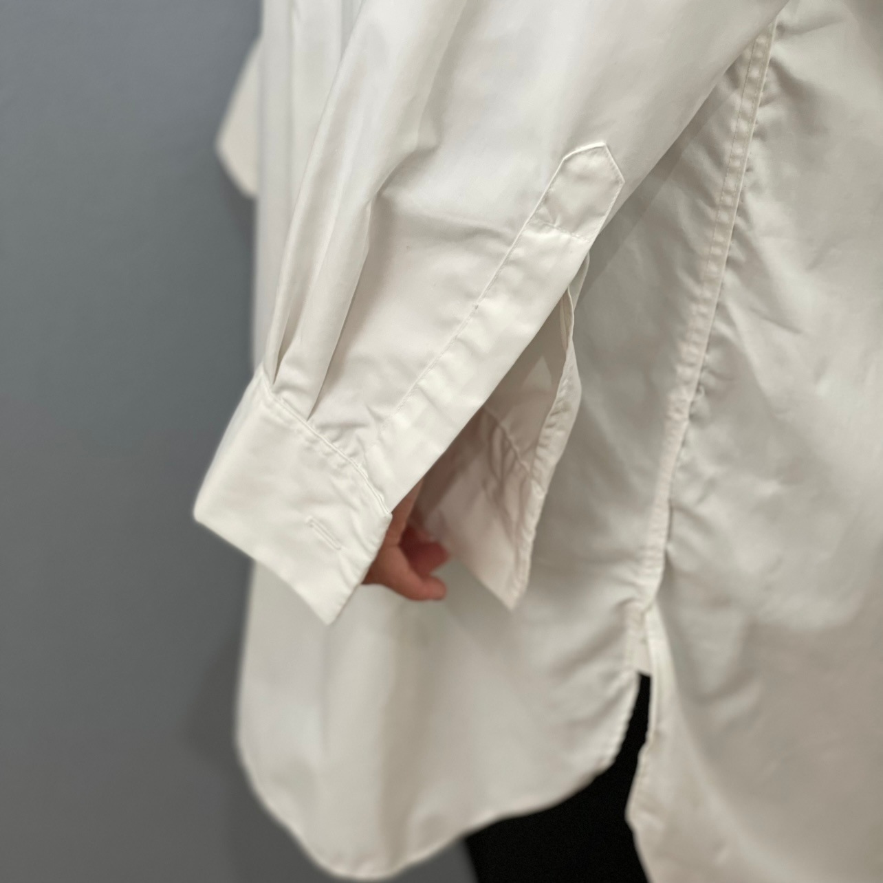 “LONG CUFFS  SHIRT“