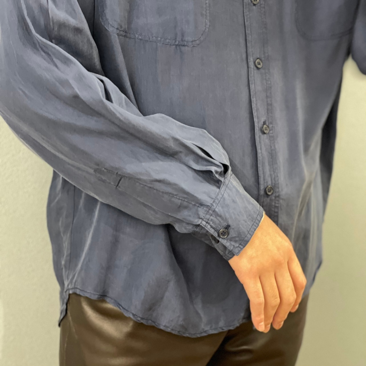 “SILK DRAPE POCKET SHIRT“