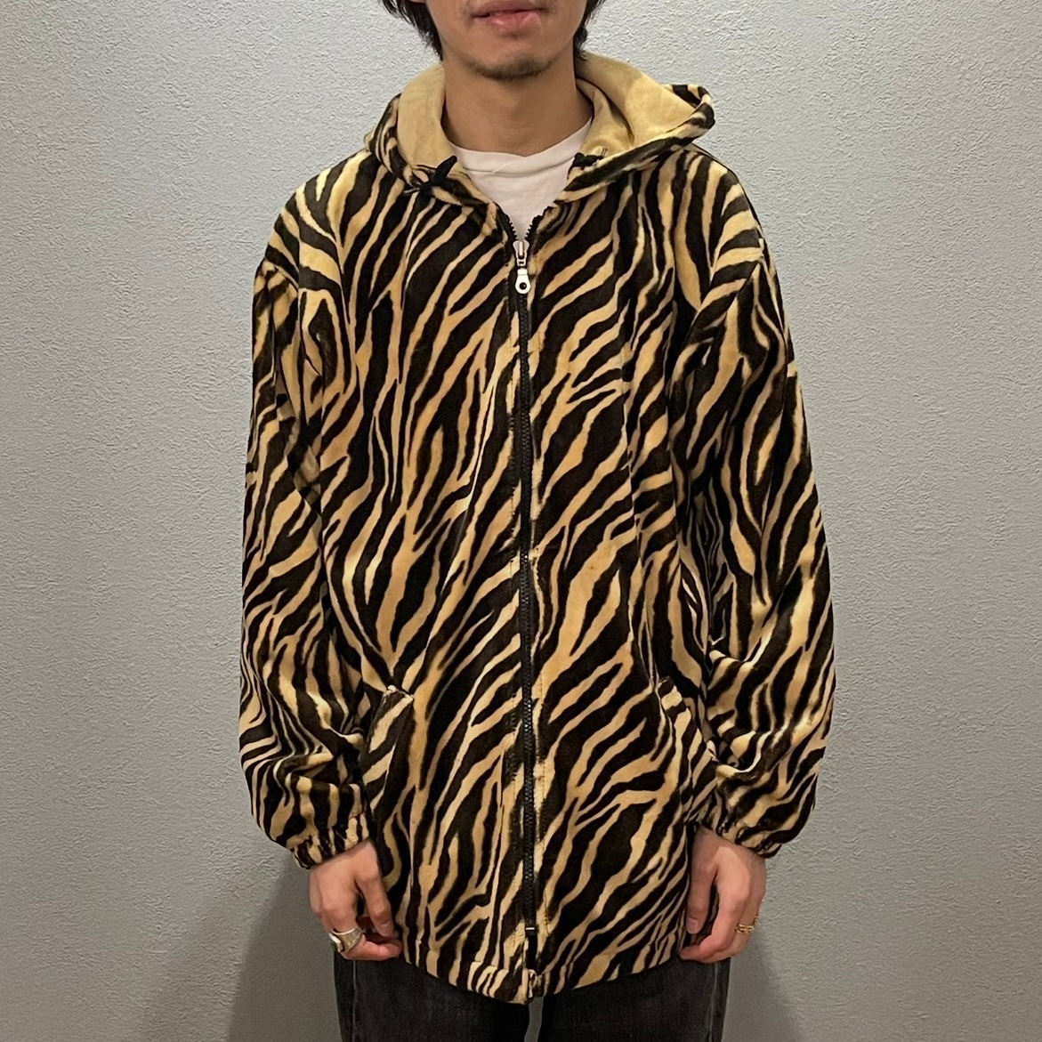 “ZEBRA FLEECE ZIP FOODIE”