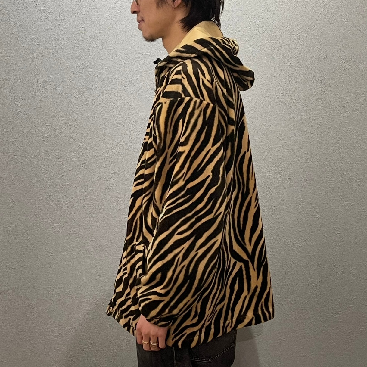 “ZEBRA FLEECE ZIP FOODIE”